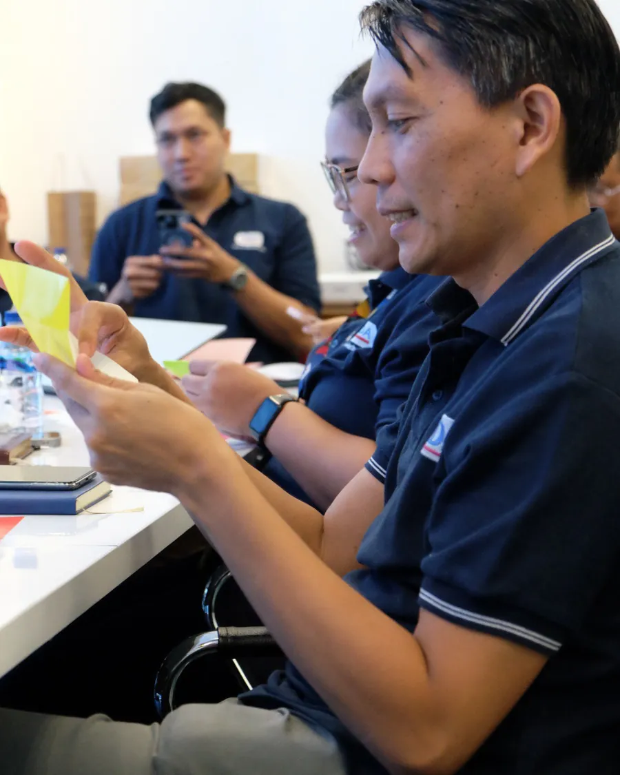 Diskusi kepemimpinan dalam sesi asesmen
